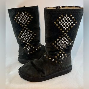 UGG Australia Avon Dale F3011G Black Suede Studded Boots Size 9